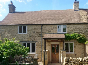 Pass the Keys The Pippins a Cotswold cottage and garden parking